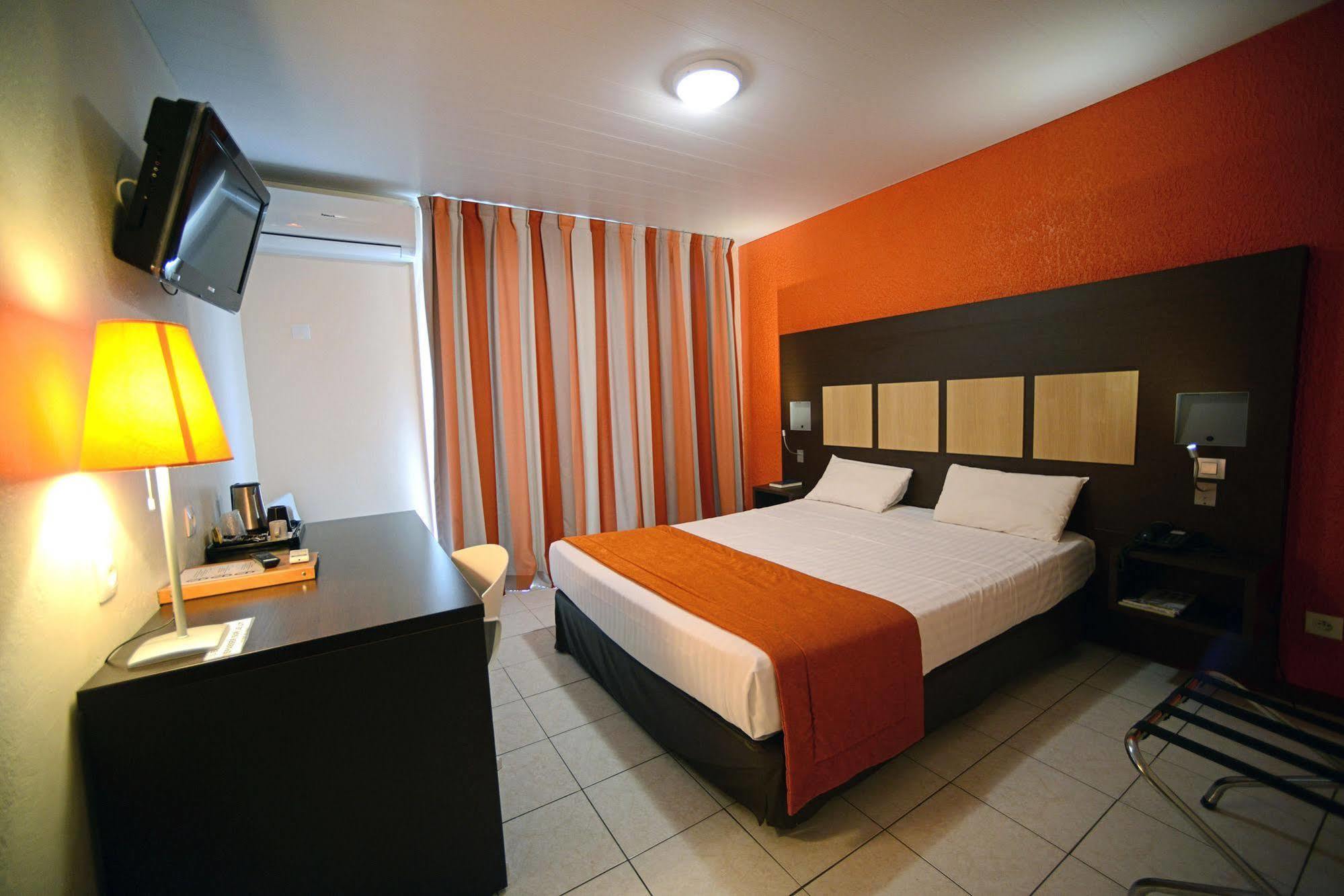 Central Hotel 卡宴 外观 照片